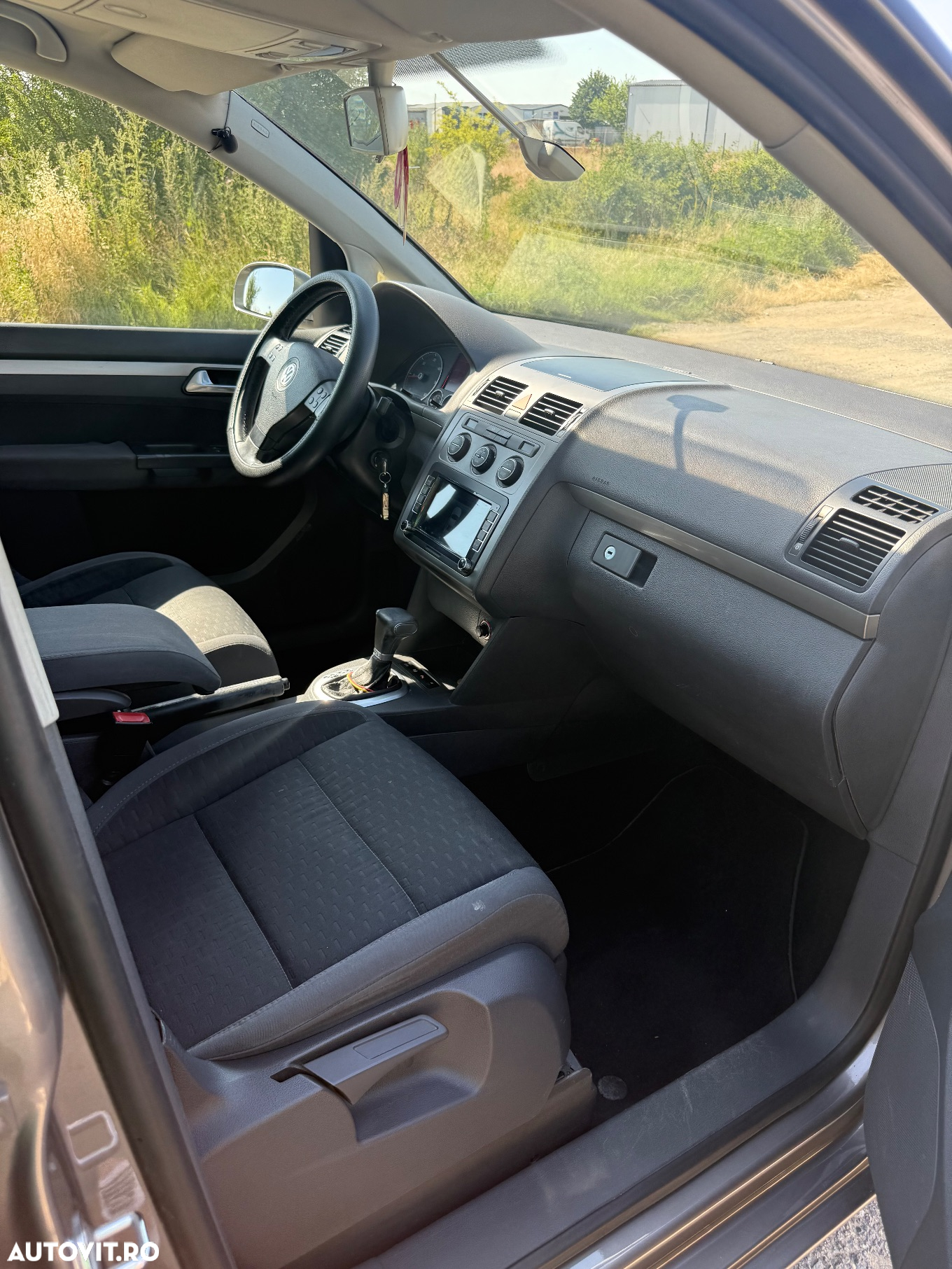 Volkswagen Touran 1.9 TDI DPF Trendline DSG - 14