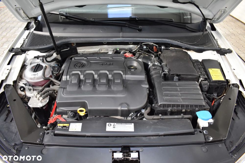 Volkswagen Passat Variant 2.0 TDI DSG (BlueMotion Technology) Highline - 30