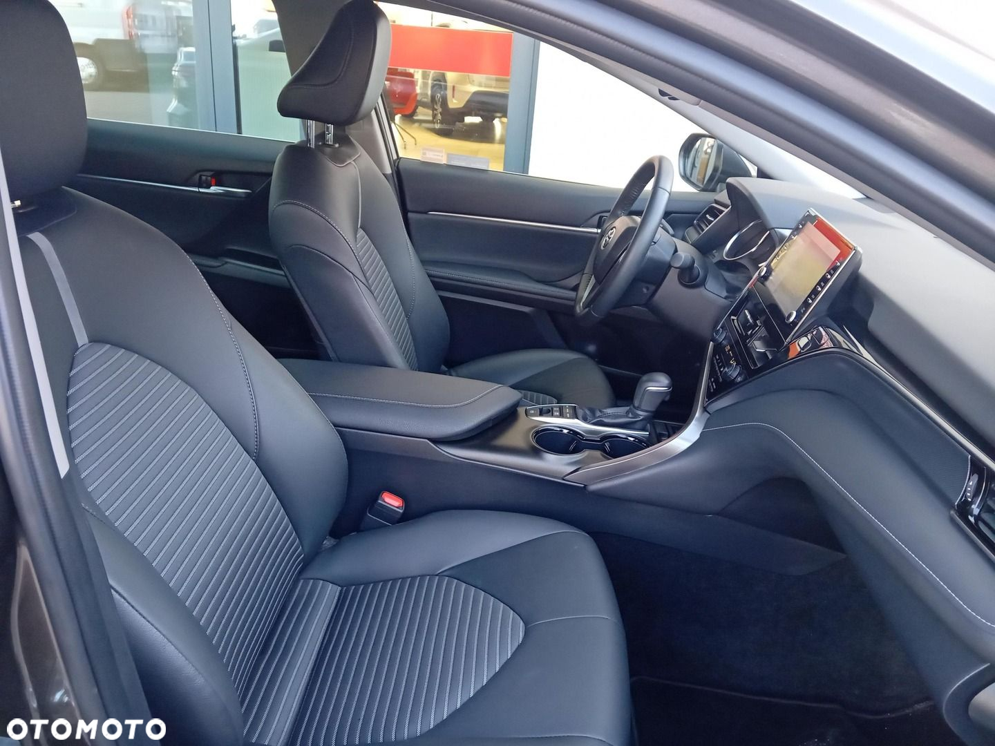 Toyota Camry - 11