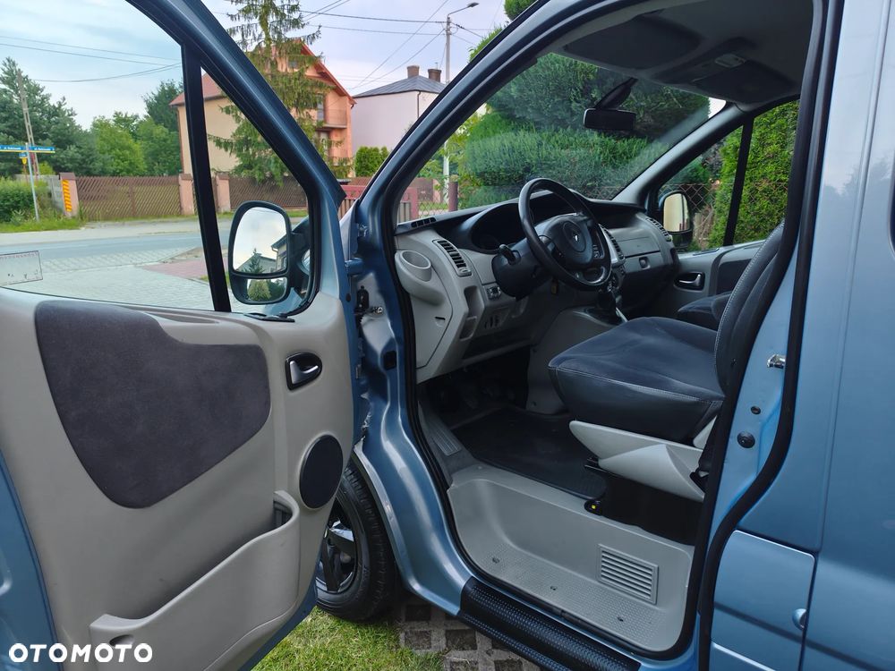 Renault Trafic Grand Passenger Black Edition - 6