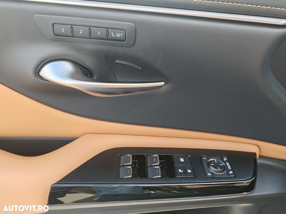 Lexus Seria ES 300h Executive - 29