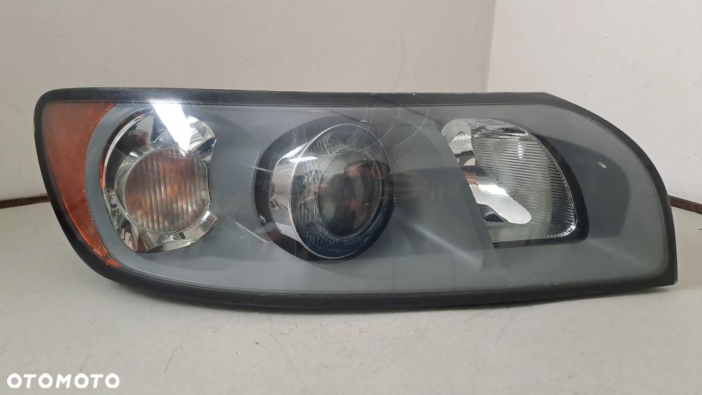 VOLVO S40 V50 04-07 LAMPA PRAWA PRZÓD XENON 30698890 EU - 1