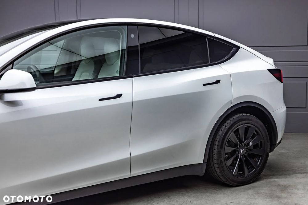 Tesla Model Y - 19