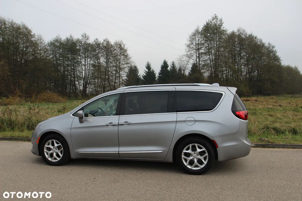 Chrysler Pacifica - 4