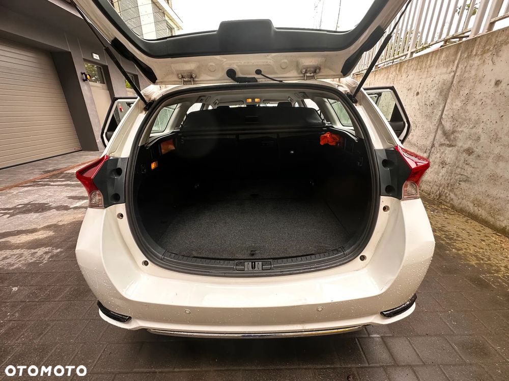 Toyota Auris Hybrid 135 Premium - 12