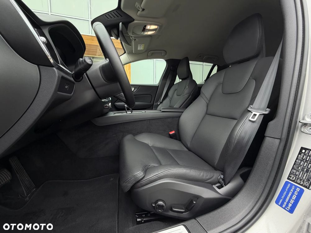 Volvo V60 B4 B Plus Dark - 23