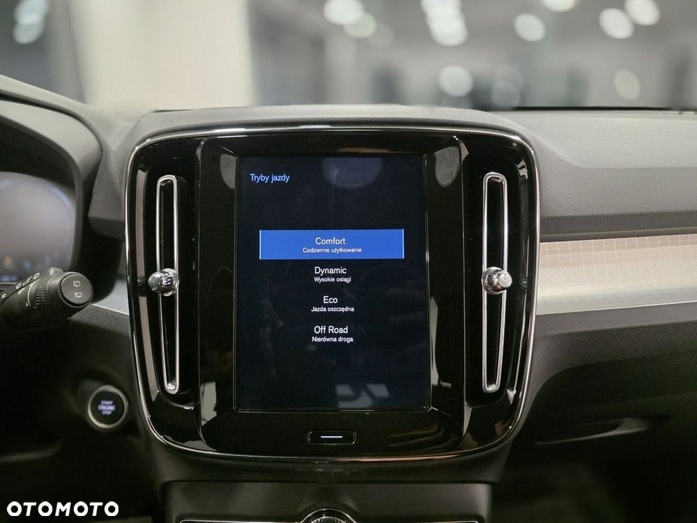 Volvo XC 40 D4 AWD Geartronic Momentum Pro - 34