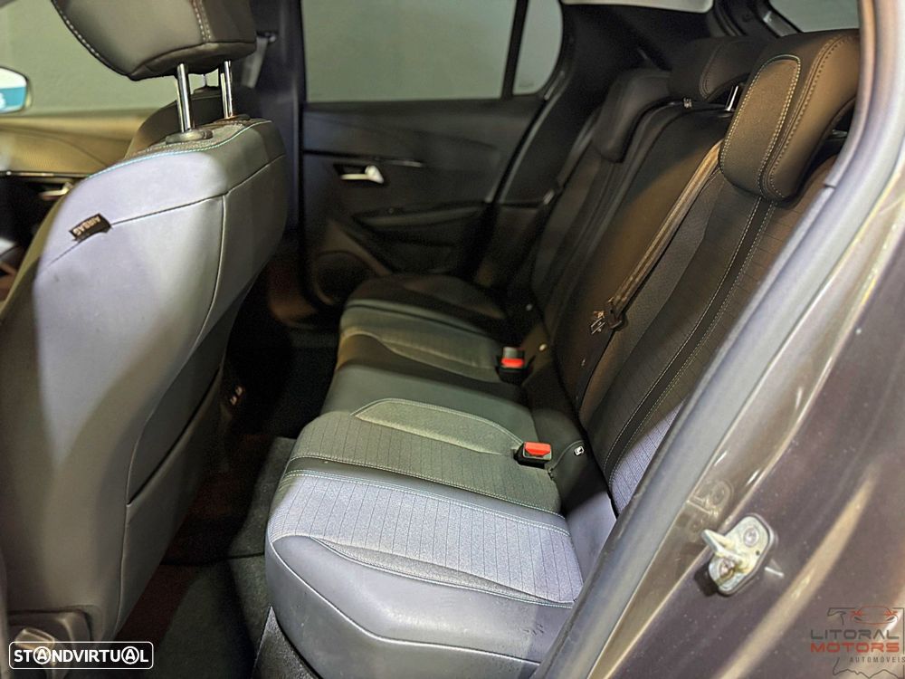 Peugeot 208 1.2 PureTech Allure Pack - 17