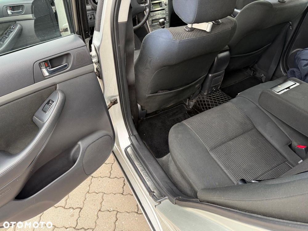 Toyota Avensis 2.0 D-4D Sol Premium - 10