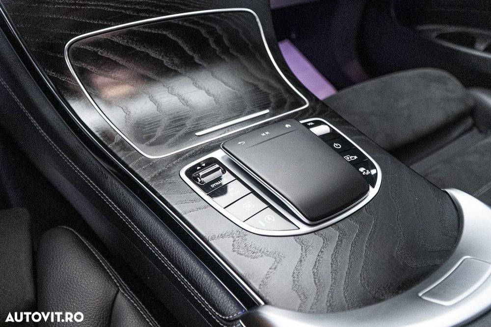 Mercedes-Benz GLC Coupe 300 4Matic 9G-TRONIC AMG Line Plus - 23