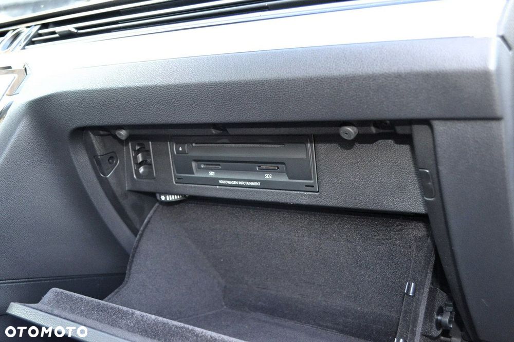 Volkswagen Passat - 37