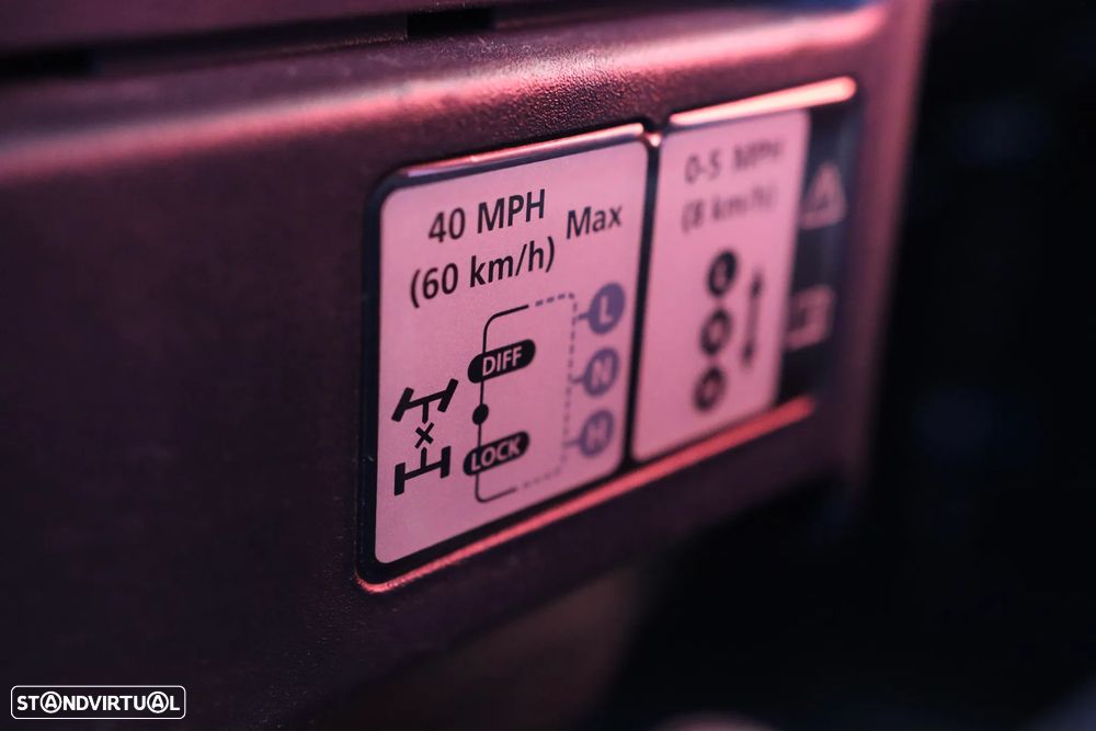 Land Rover Defender 110 DPF Adventure - 22