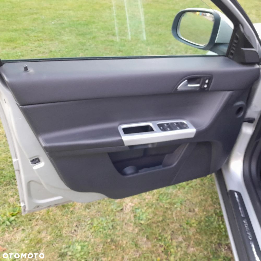 Volvo V50 D2 R-Design - 9