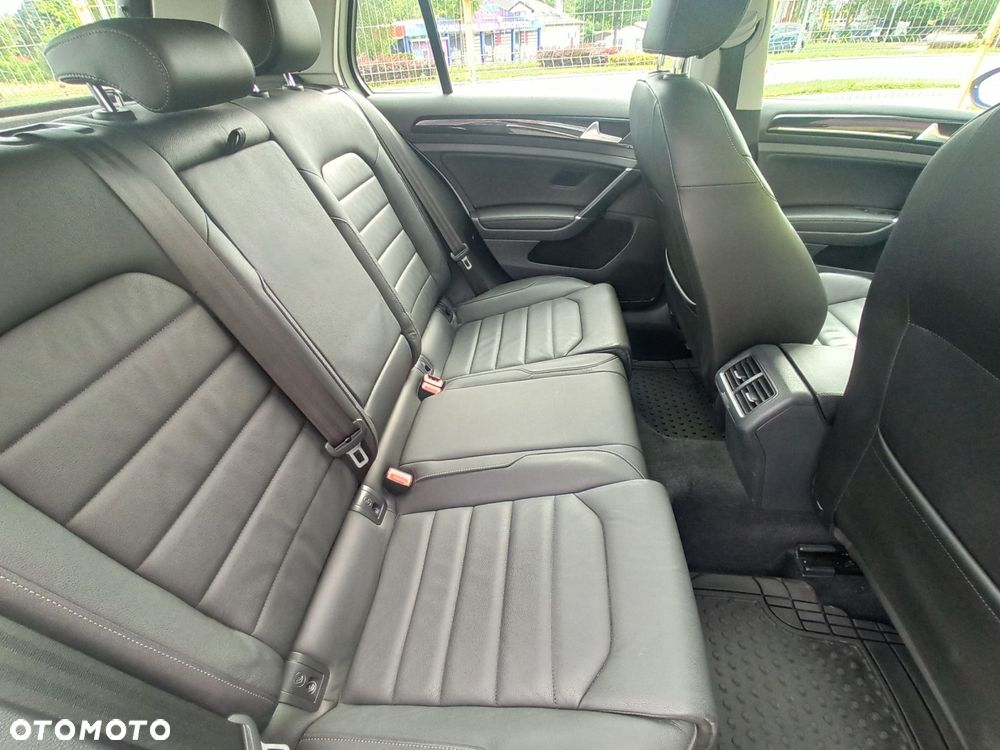 Volkswagen Golf - 10