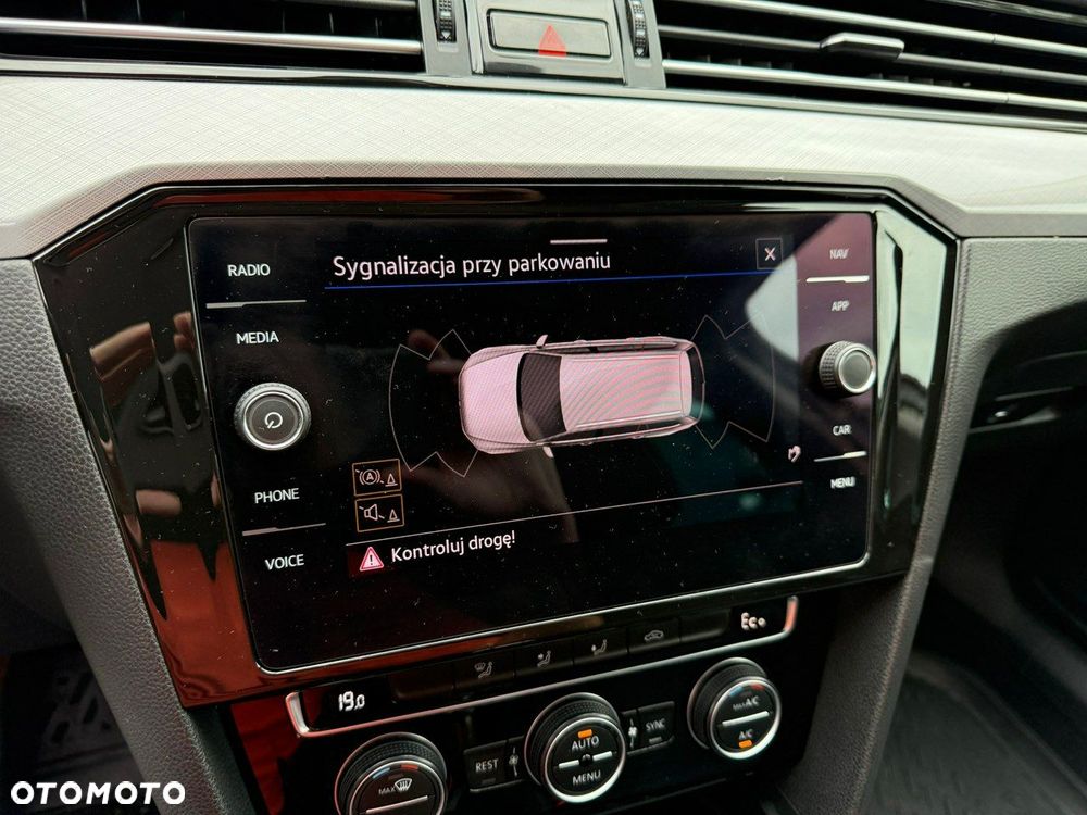 Volkswagen Passat - 12