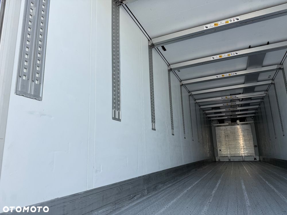 Schmitz Cargobull - 24