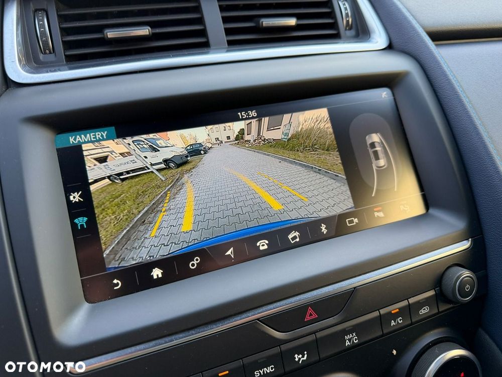 Jaguar E-Pace P250 AWD R-Dynamic S - 16