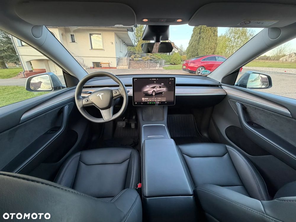 Tesla Model Y Long Range AWD - 8