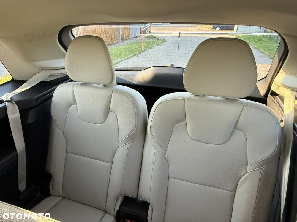Volvo XC 90 B5 D AWD Geartronic Momentum Pro - 25