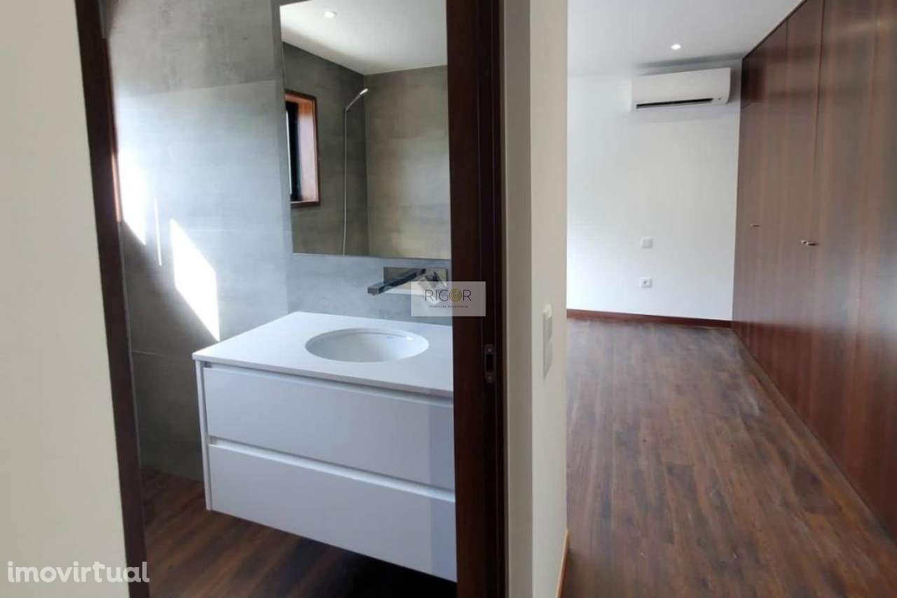 Moradia T3 de 3 frentes e jardim em construção no centro da Maia - Grande imagem: 3/4