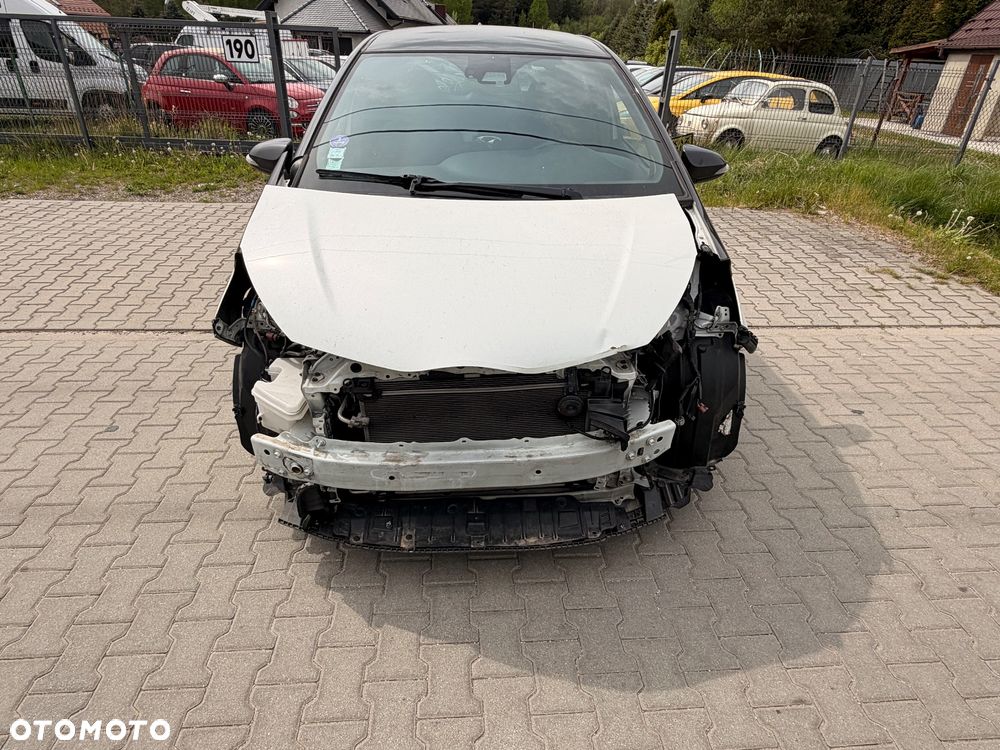 Toyota Yaris Hybrid 100 Business Edition - 11