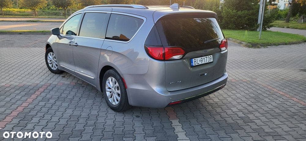 Chrysler Pacifica 2018 photo 5