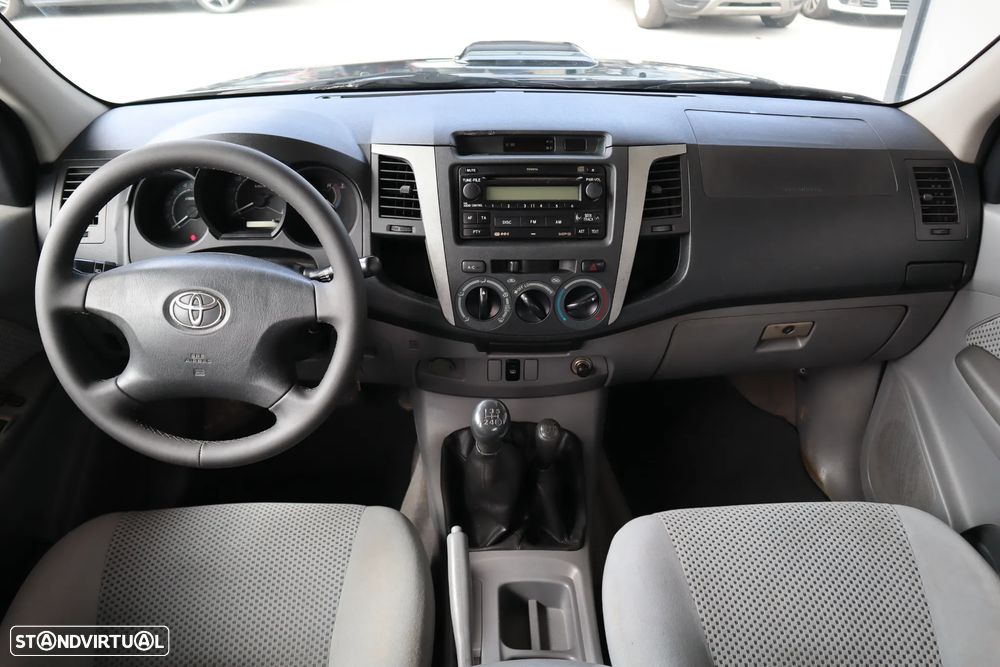 Toyota Hilux 2.5 D-4D CD AC - 10