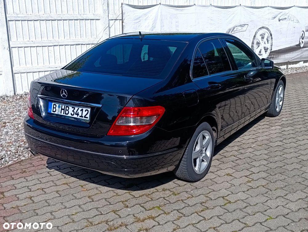 Mercedes-Benz Klasa C 180 CGI Automatik BlueEFFICIENCY Avantgarde - 2