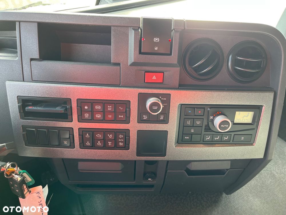 Renault T440 Sleeper Cab ADR - 12