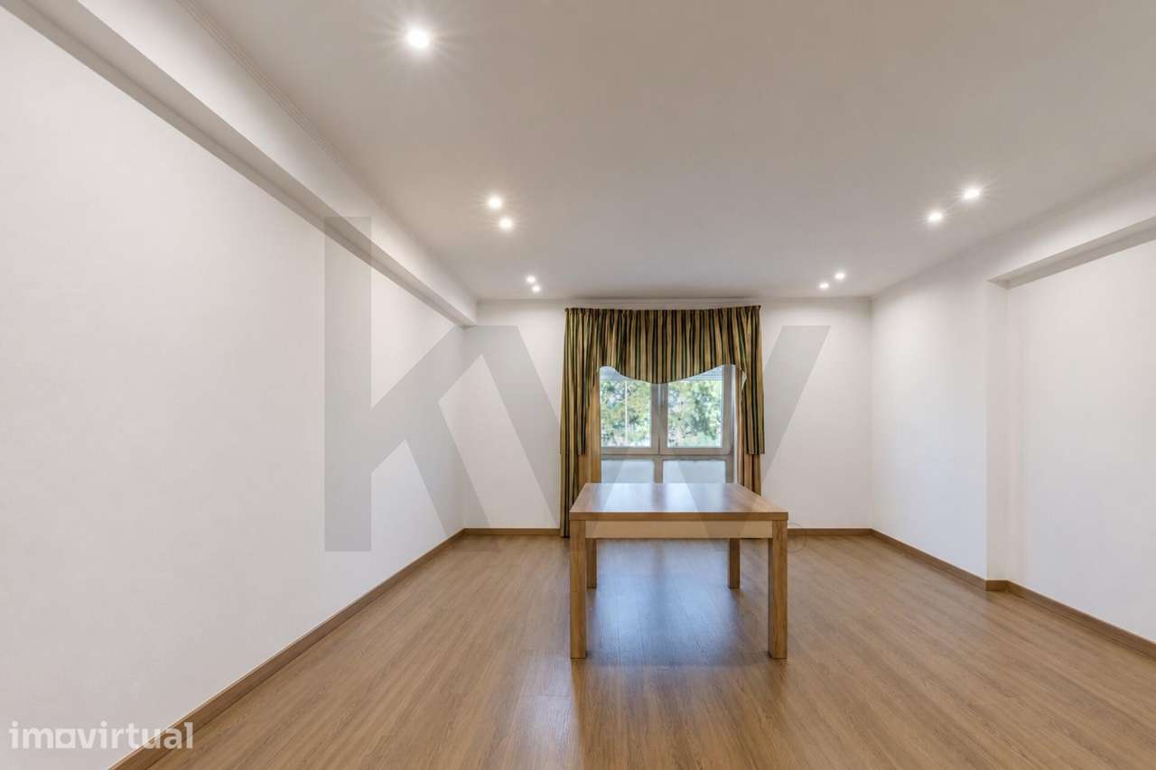 Apartamento T3 em excelente estado de conservação | Tapada das Mercês - Grande imagem: 5/26