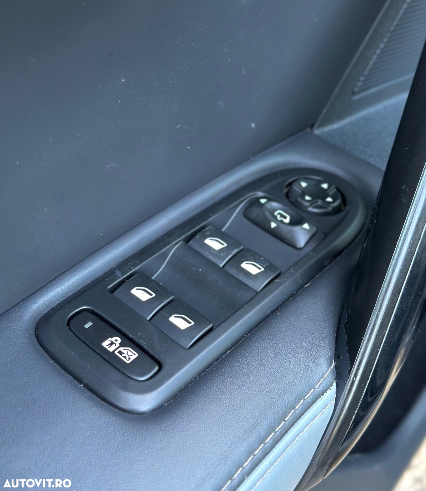 Peugeot 508 RXH Hybrid4 - 12