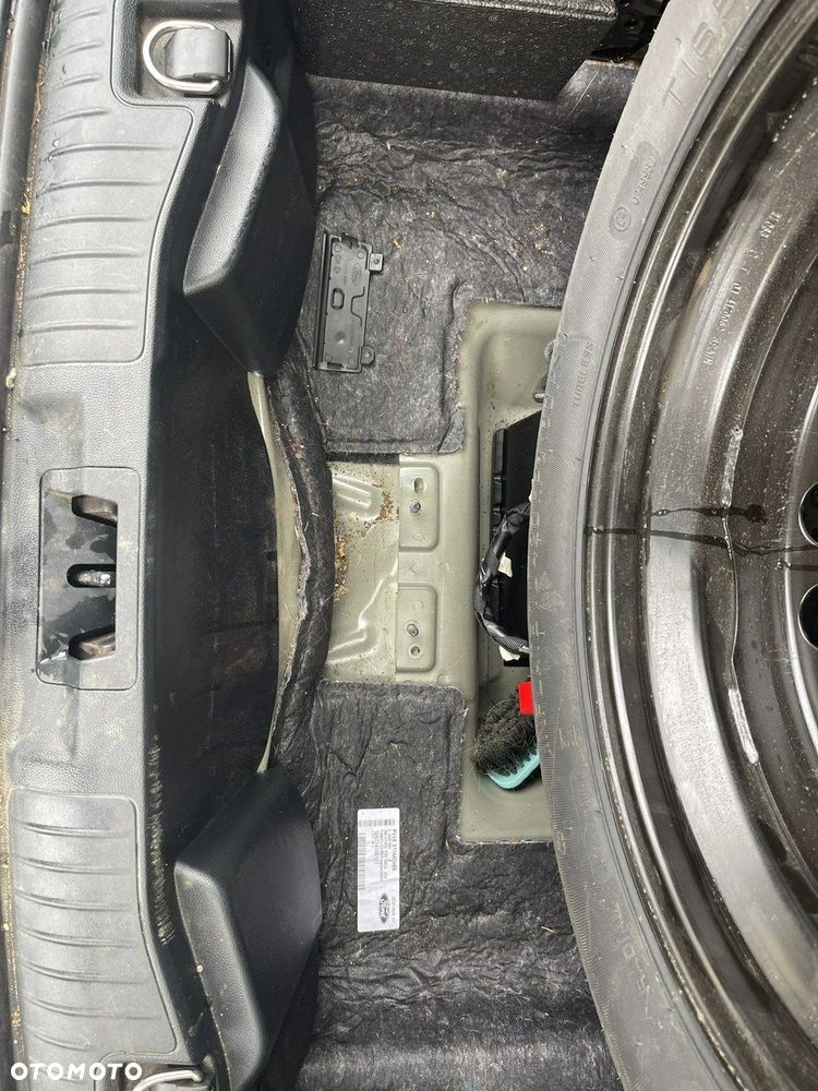 Ford Kuga 2.5 Duratec PHEV ST-LINE X - 4