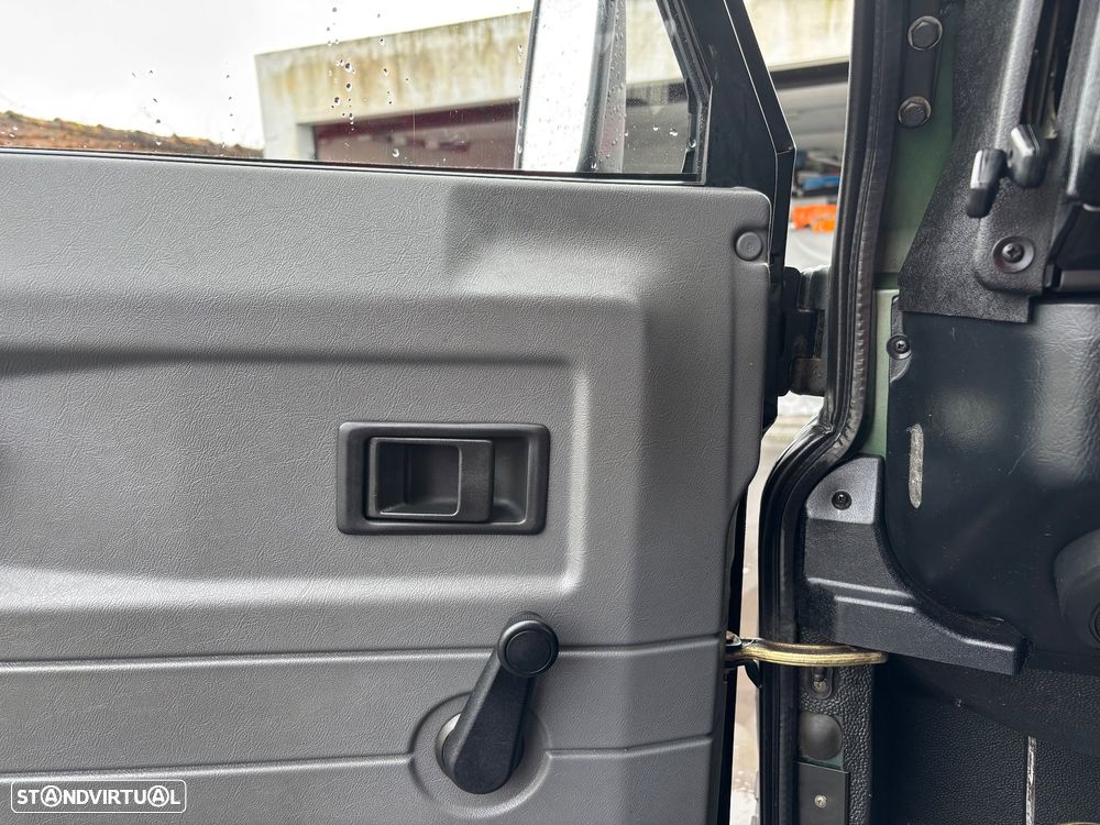 Land Rover Defender 90 2.5 TD5 Metal Top - 14