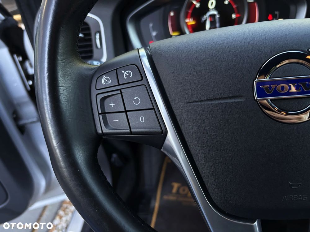 Volvo V60 Cross Country - 23