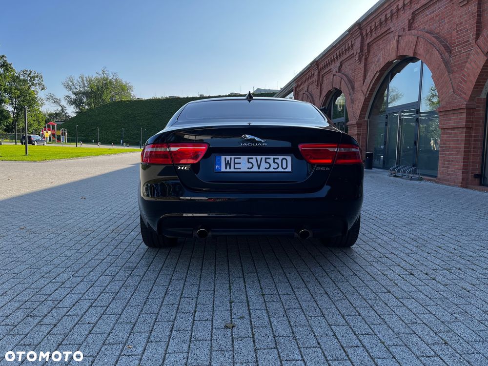 Jaguar XE 25t Prestige - 15