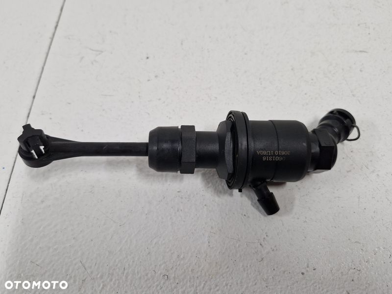 nissan juke 1 i f15 1.5 dci wysprzęglik pompka sprzęgła 306101u60a - 4