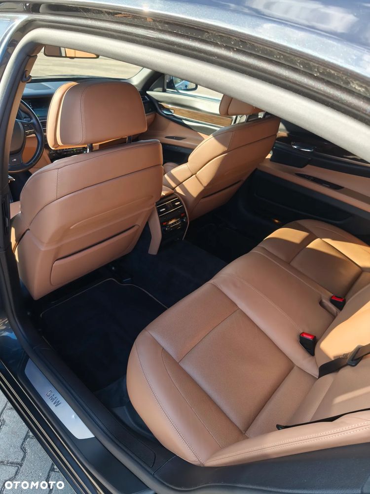 BMW Seria 7 750Li - 23