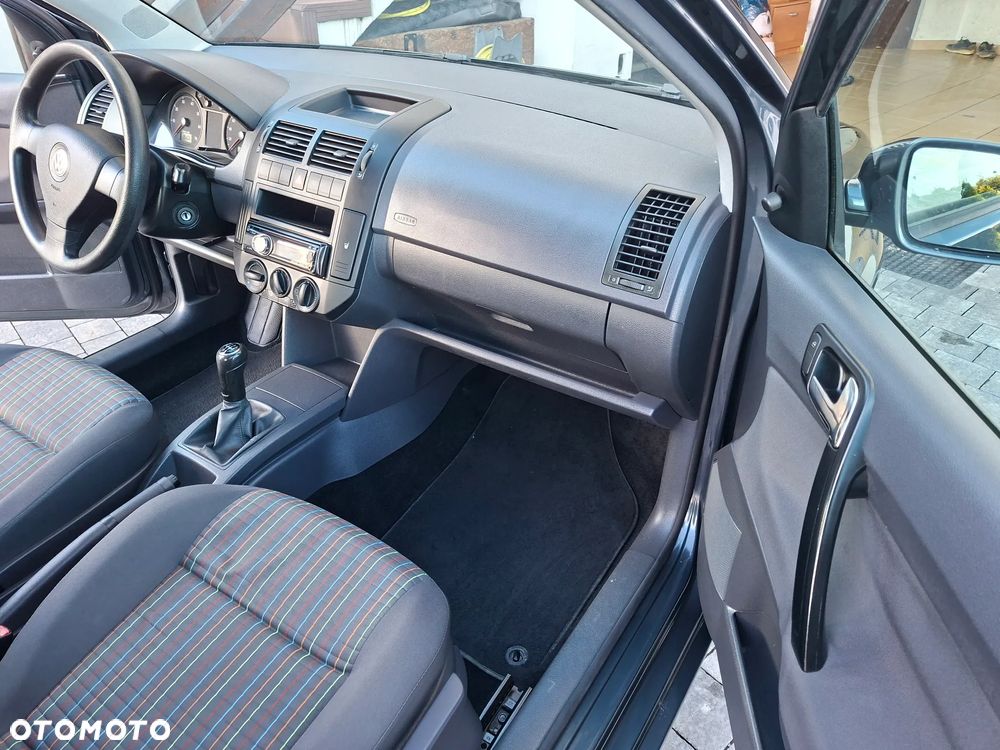 Volkswagen Polo 1.2 Team - 12