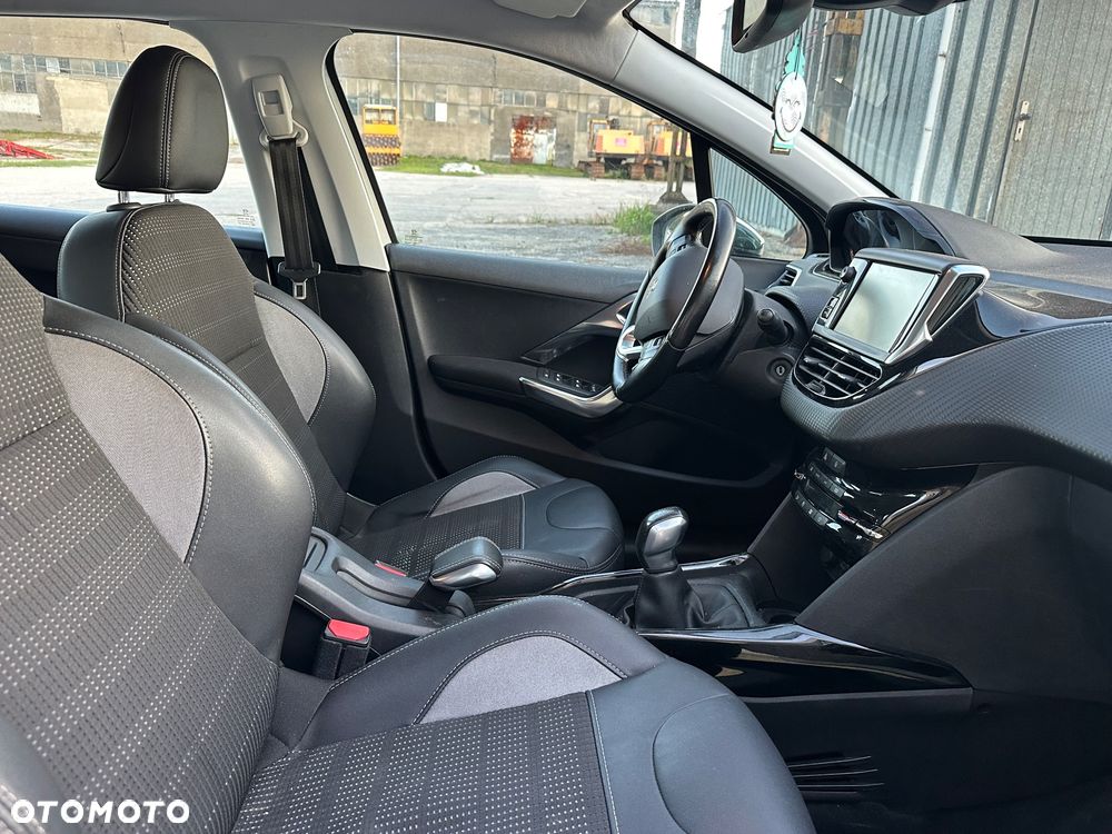 Peugeot 2008 1.2 Pure Tech Allure S&S - 30