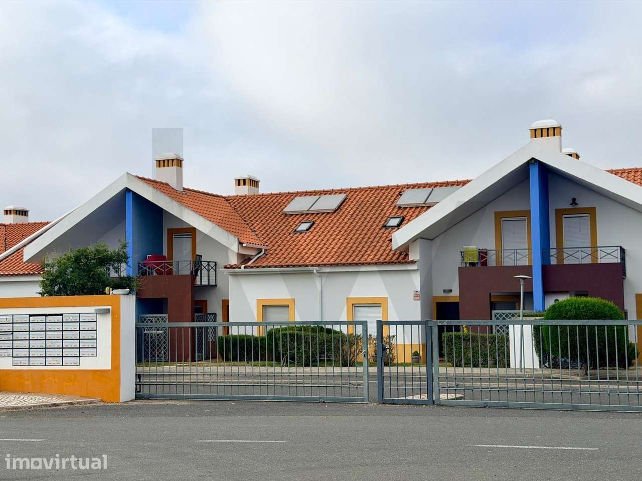 Exclusiva Moradia T4 em Condomínio com Piscina – S. Francisco da Serra - Grande imagem: 2/22