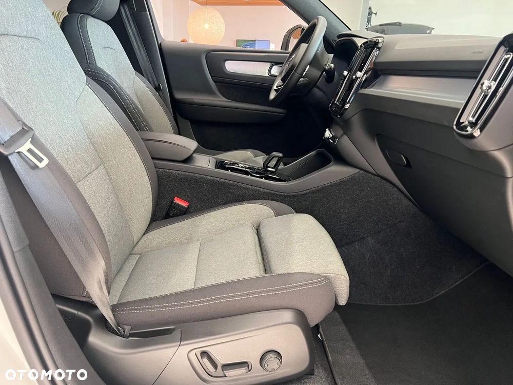 Volvo XC 40 B4 AWD Plus Dark - 21