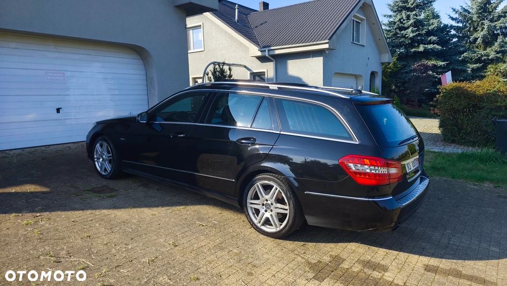 Mercedes-Benz E-Class 2011 photo 5