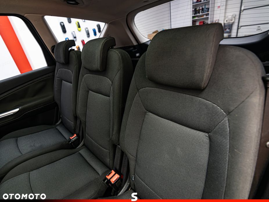 Ford S-Max - 22