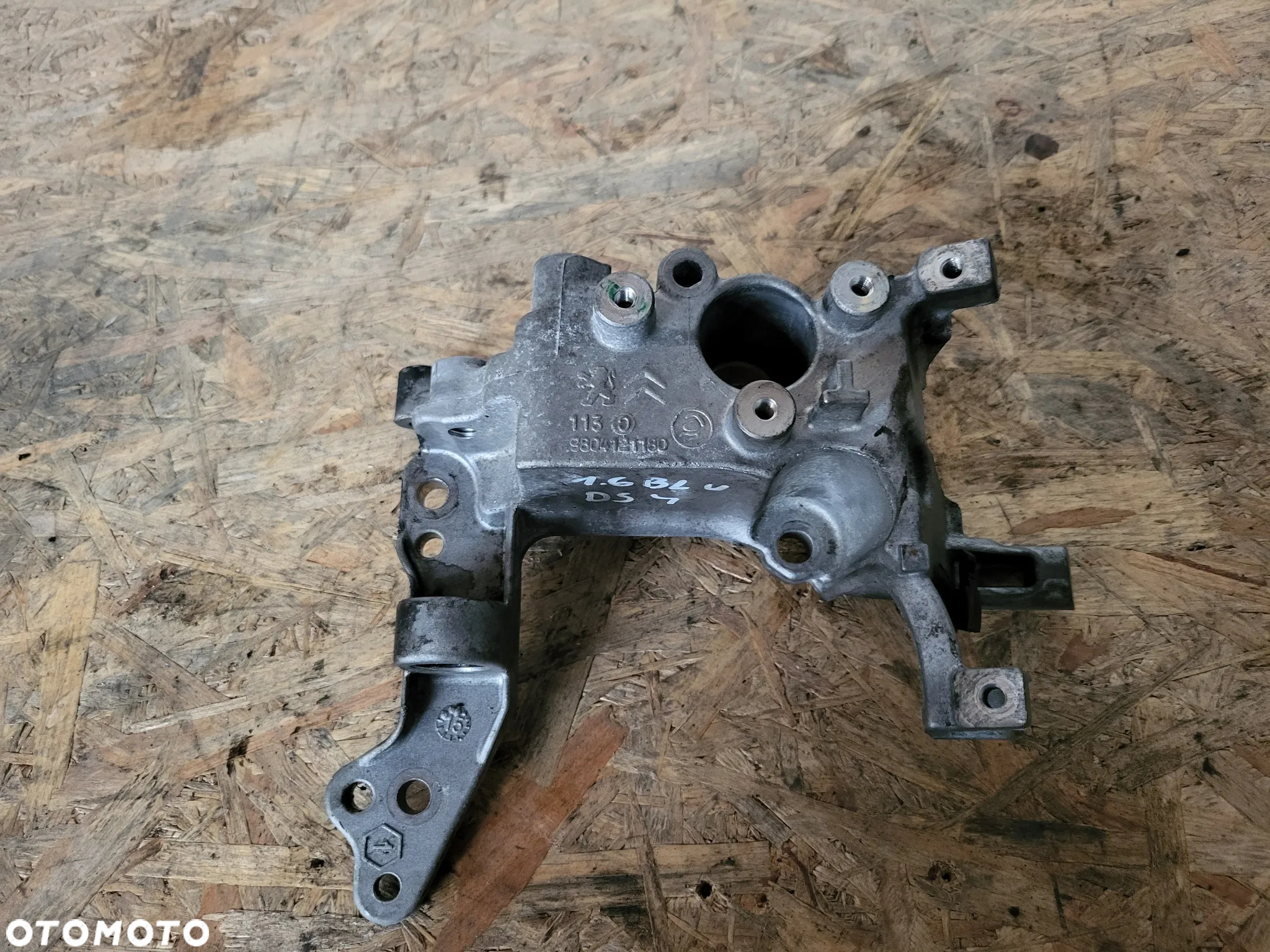 Łapa uchwyt alternatora Citroen DS4 1.6 B-HDI - 2