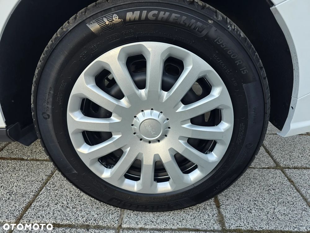 Ford Tourneo Courier 1.5 TDCi Titanium - 14