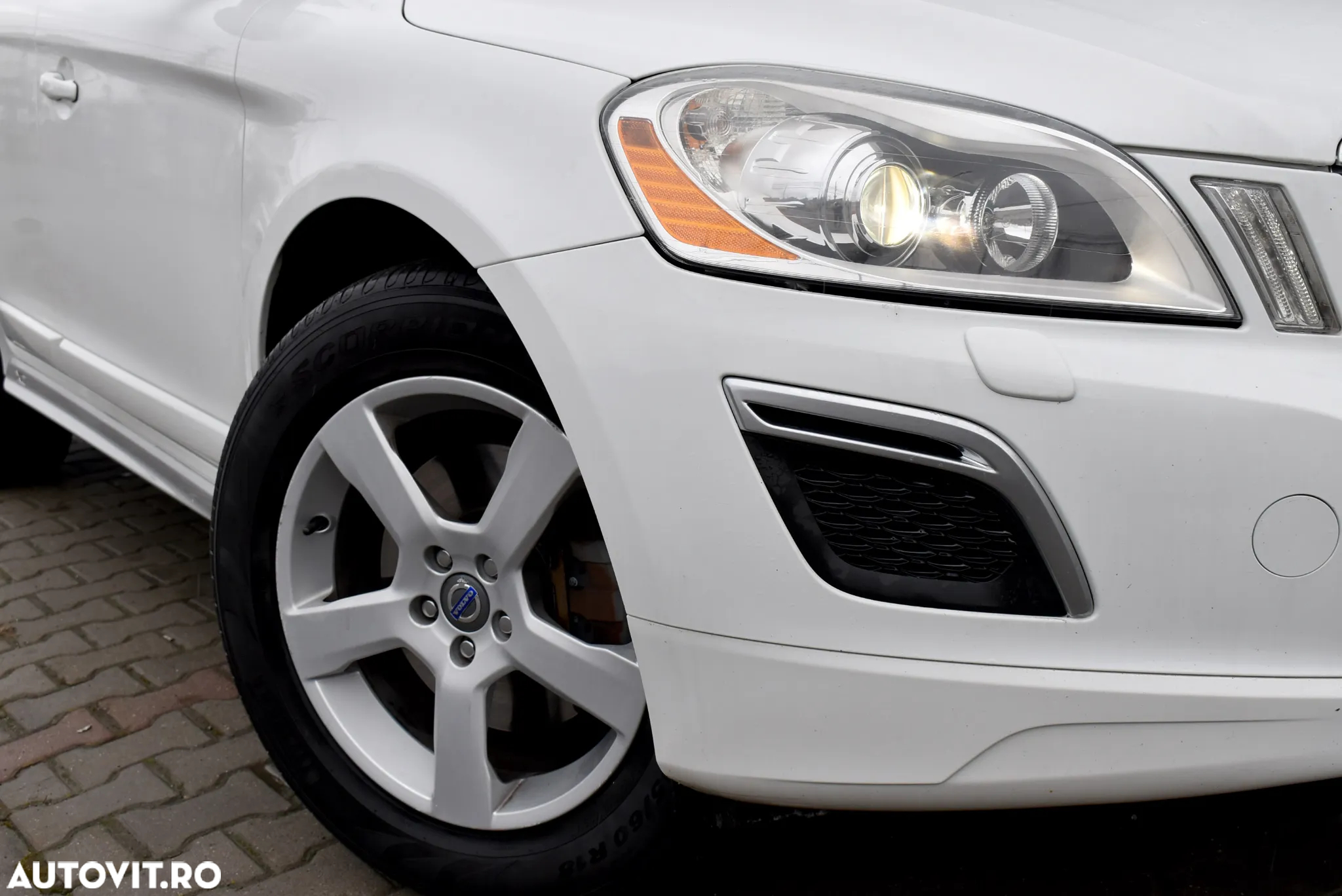 Volvo XC 60 2.4D AWD Aut. RDesign - 12