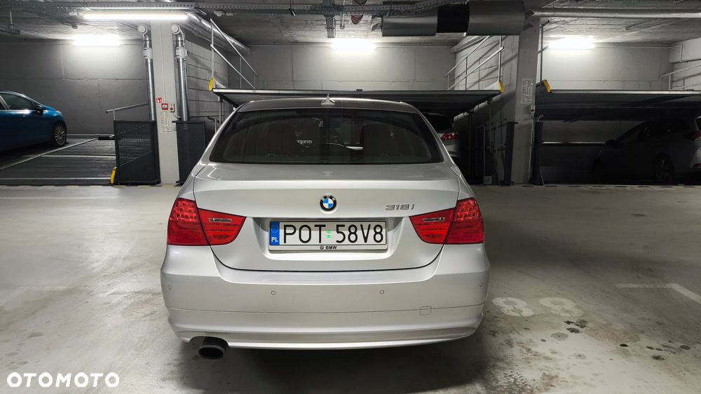 BMW Seria 3 318i - 5