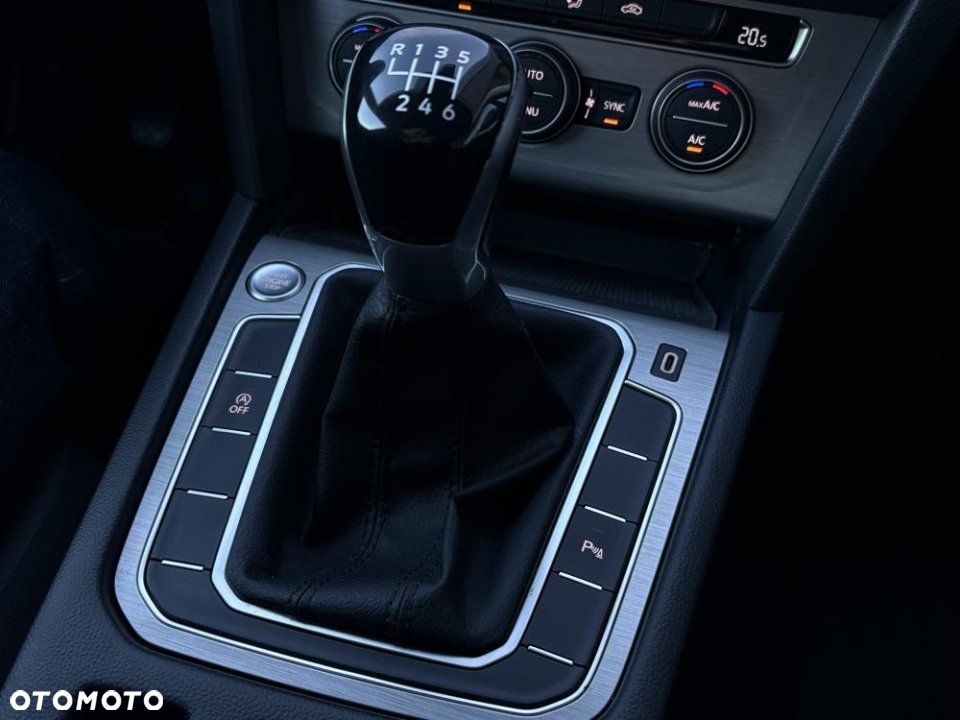 Volkswagen Passat - 11