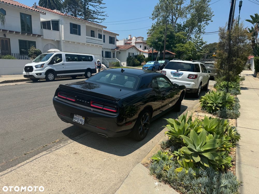 Dodge Challenger - 35