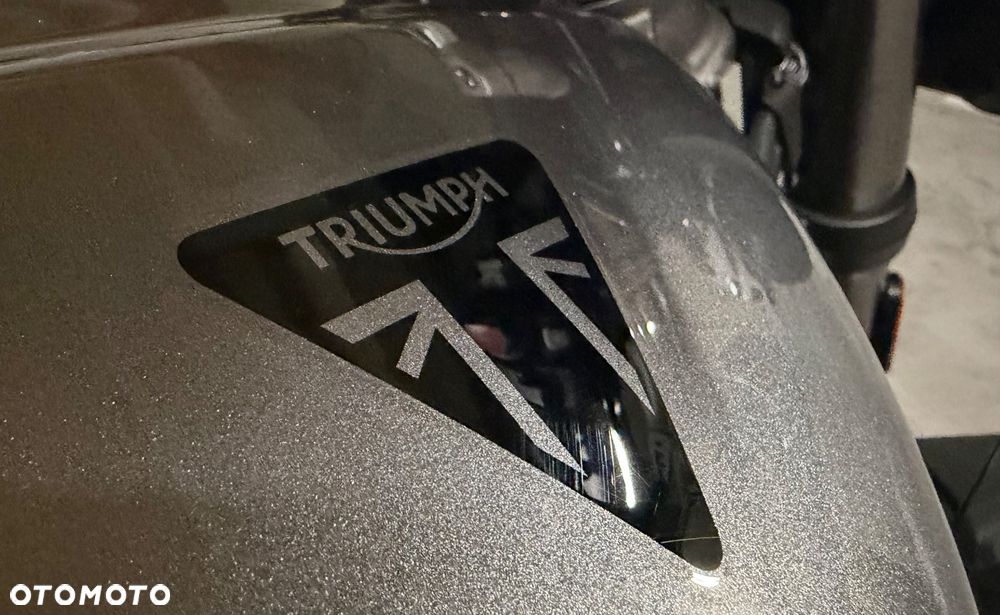 Triumph Street Triple - 11